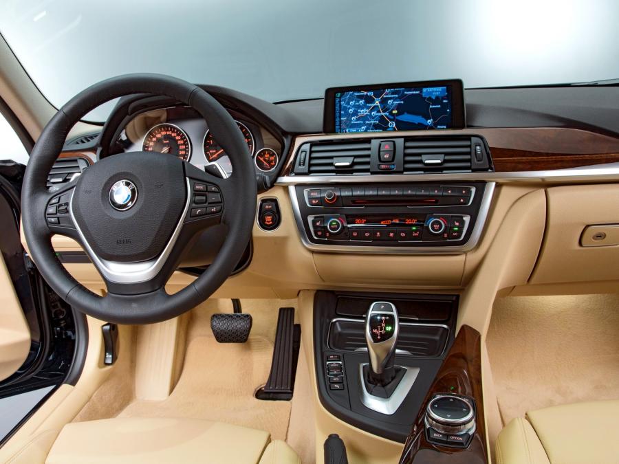  BMW 320i Sedan Luxury Line 2012 года  (фото 2 из 2)